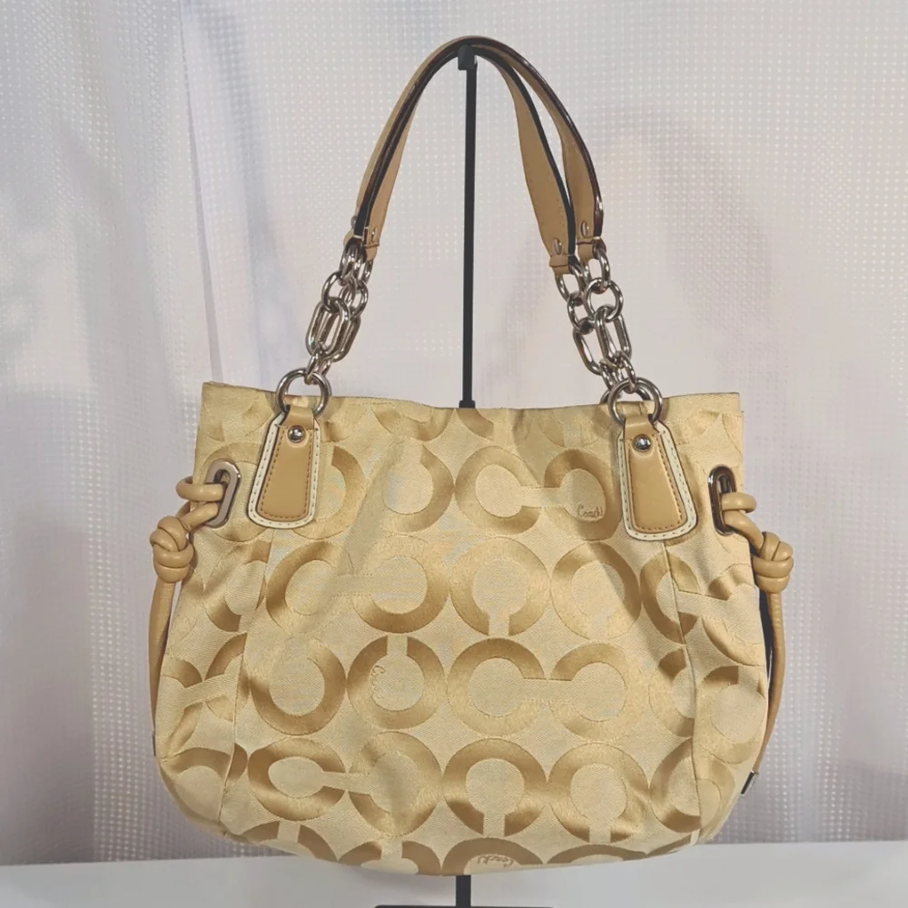 Coach Classic Bag in Mint Condition!